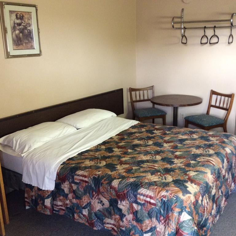 Parkwood Motor Inn Sundre 외부 사진